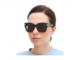 Dior CDior S1I 20B0 на женском лице