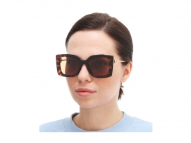 Gucci 1567SA 002 на женском лице