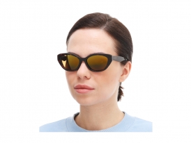 Gucci 1638SA 002 на женском лице