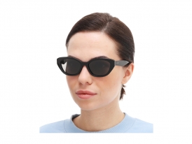 Gucci 1638SA 001 на женском лице