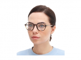 Hugo Boss 1737 086 на женском лице