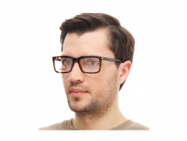 HUGO 1317 086 на мужском лице