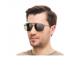 Porsche Design 8970 A на мужском лице