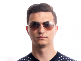 Aviator RB 3025 001/3E на мужском лице