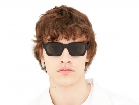 Retrosuperfuture Caro NJS на мужском лице