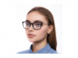 Vogue 5276 W44 на женском лице