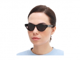 Vogue 5513S W44/87 Hailey Bieber X на женском лице